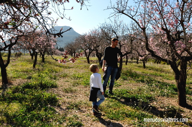 Alcalalí con niños