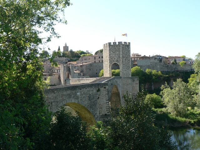 Besalu con niños