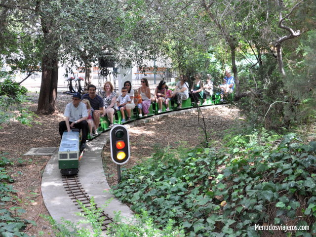 Tren en parque municipal Maldonado