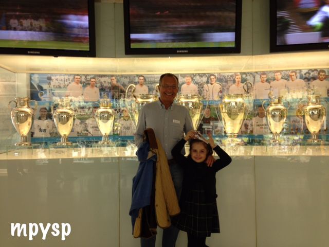 Estadio Real Madrid con niños